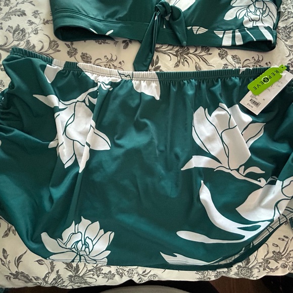 NEW Swim by Cacique 18 lightly lined no wire top w/ bottom adjustable sides. - Picture 4 of 6